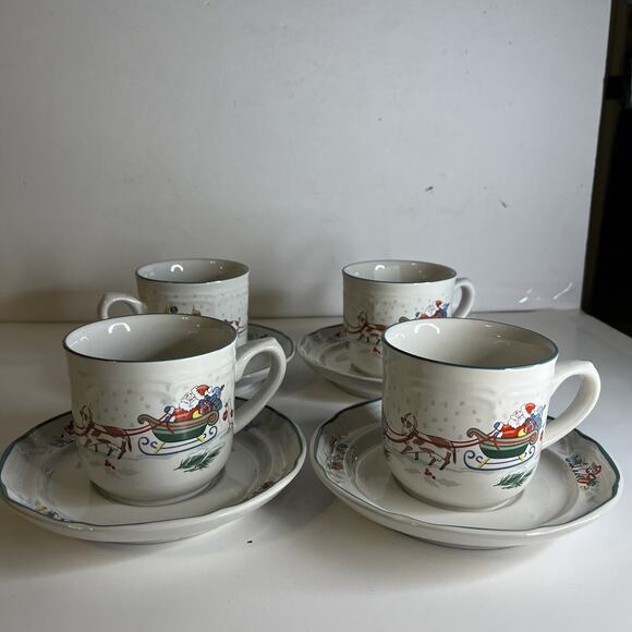 4 International China Tableworks Cups & 4 Saucers, Country Christmas Pattern - Picture 1 of 13